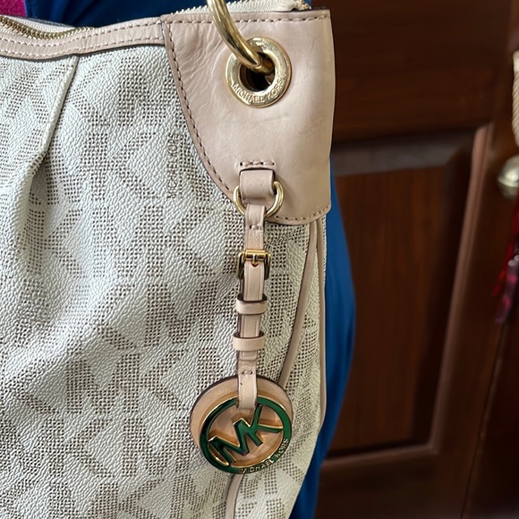 Michael Kors   Nearly new   Tan & Cream signature MK Logo print     shoulder bag - Picture 3 of 11